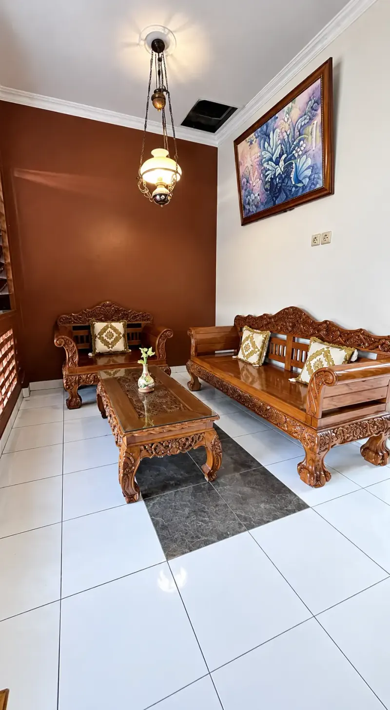 Balkon dan Sofa Jati Lantai Atas Grha Vege Jawi